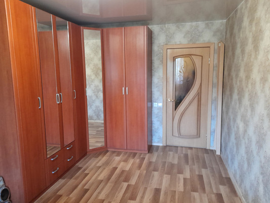 Продам трехкомнатную (3-комн.) квартиру, Авиатриссы Зверевой ул, 13к2, Гатчина г