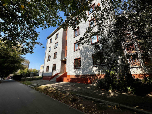 Продам трехкомнатную (3-комн.) квартиру, Казанская ул, 101, Киров г