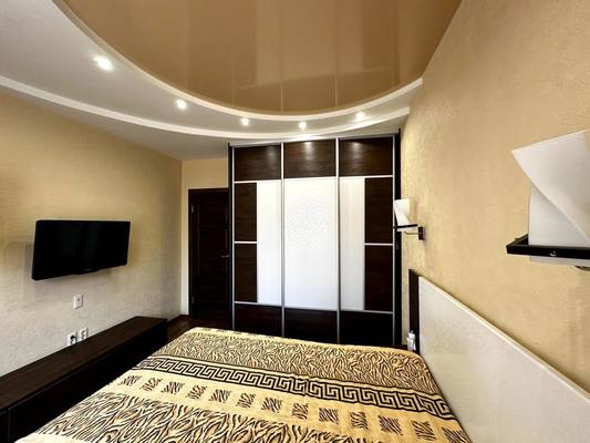 Продам трехкомнатную (3-комн.) квартиру, Казанская ул, 101, Киров г
