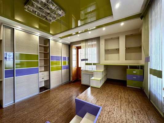 Продам трехкомнатную (3-комн.) квартиру, Казанская ул, 101, Киров г