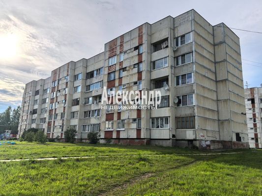 Продам трехкомнатную (3-комн.) квартиру, 21Б, Приладожский гп