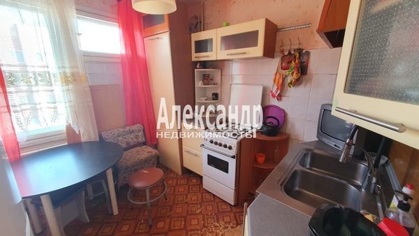 Продам трехкомнатную (3-комн.) квартиру, 21Б, Приладожский гп