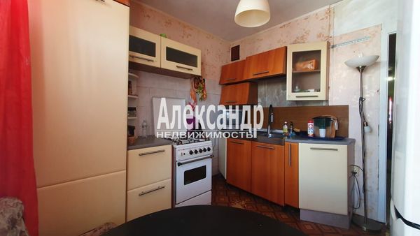 Продам трехкомнатную (3-комн.) квартиру, 21Б, Приладожский гп