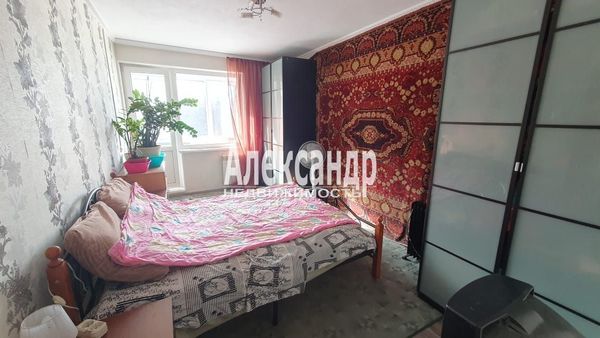 Продам трехкомнатную (3-комн.) квартиру, 21Б, Приладожский гп