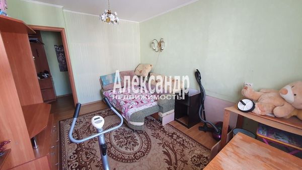 Продам трехкомнатную (3-комн.) квартиру, 21Б, Приладожский гп