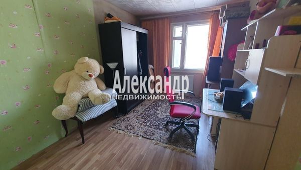 Продам трехкомнатную (3-комн.) квартиру, 21Б, Приладожский гп