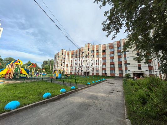 Продам трехкомнатную (3-комн.) квартиру, 21Б, Приладожский гп