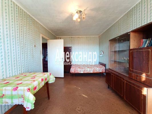 Продам долю в 1-комн. квартире, Героев Танкистов ул, 7, Дятлово п