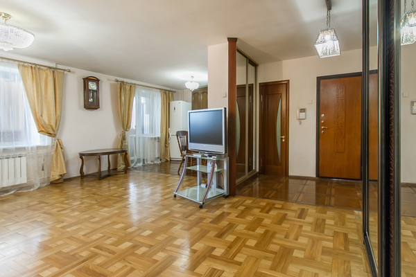 Продам трехкомнатную (3-комн.) квартиру, Старых Большевиков ул, 92А, Воронеж г
