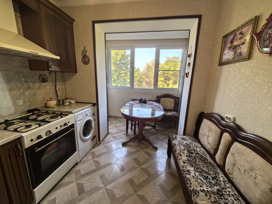 Продам трехкомнатную (3-комн.) квартиру, Кирова ул, 9ка, Нальчик г
