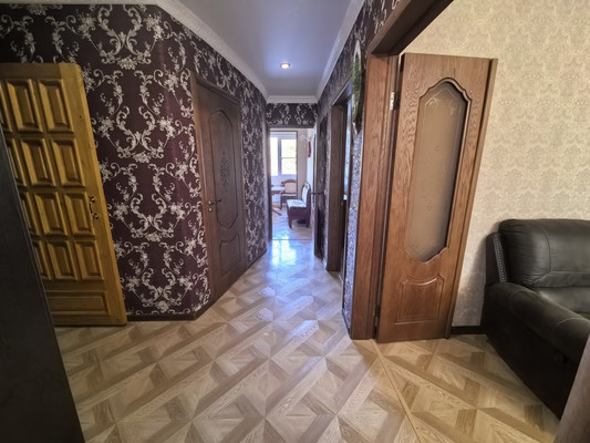 Продам трехкомнатную (3-комн.) квартиру, Кирова ул, 9ка, Нальчик г