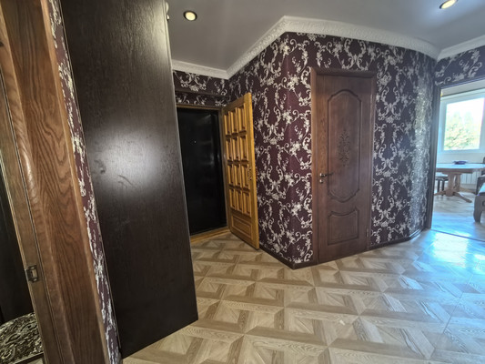 Продам трехкомнатную (3-комн.) квартиру, Кирова ул, 9ка, Нальчик г