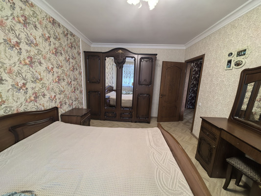 Продам трехкомнатную (3-комн.) квартиру, Кирова ул, 9ка, Нальчик г