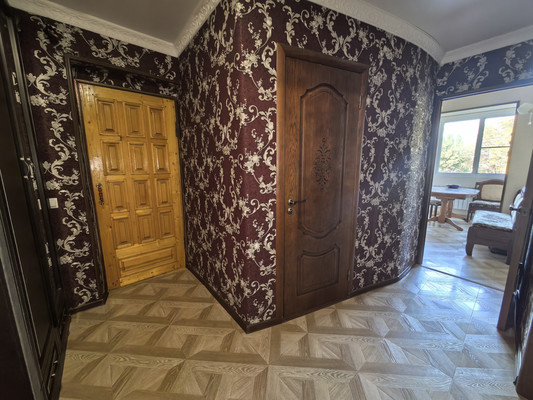 Продам трехкомнатную (3-комн.) квартиру, Кирова ул, 9ка, Нальчик г
