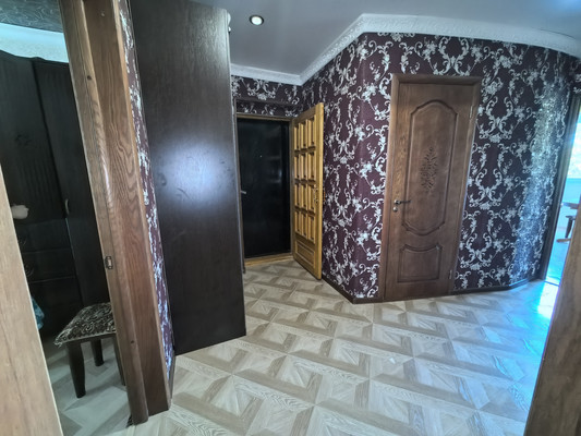 Продам трехкомнатную (3-комн.) квартиру, Кирова ул, 9ка, Нальчик г