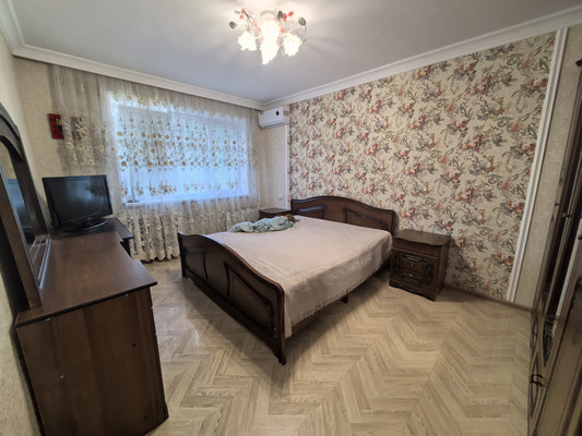 Продам трехкомнатную (3-комн.) квартиру, Кирова ул, 9ка, Нальчик г