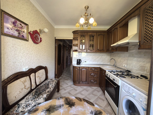 Продам трехкомнатную (3-комн.) квартиру, Кирова ул, 9ка, Нальчик г