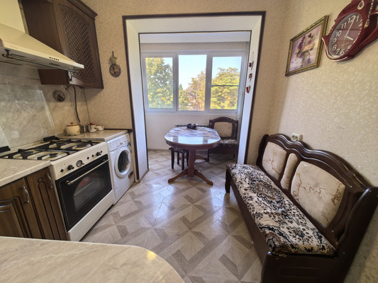 Продам трехкомнатную (3-комн.) квартиру, Кирова ул, 9ка, Нальчик г
