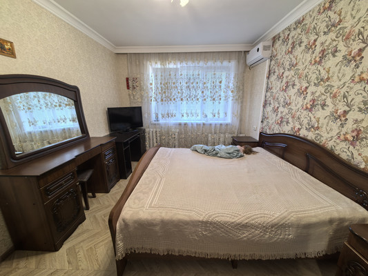 Продам трехкомнатную (3-комн.) квартиру, Кирова ул, 9ка, Нальчик г