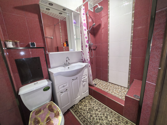 Продам трехкомнатную (3-комн.) квартиру, Кирова ул, 9ка, Нальчик г