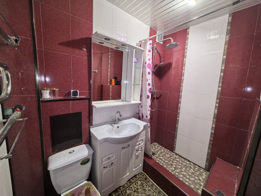 Продам трехкомнатную (3-комн.) квартиру, Кирова ул, 9ка, Нальчик г