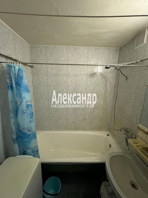 Продам трехкомнатную (3-комн.) квартиру, Богайчука ул, 24, Металлострой п