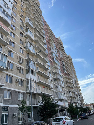 Продам трехкомнатную (3-комн.) квартиру, Западный Обход ул, 65к1, Краснодар г