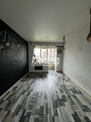 Продам трехкомнатную (3-комн.) квартиру, Испытателей пр-кт, д. 15 корп. 1, Санкт-Петербург г