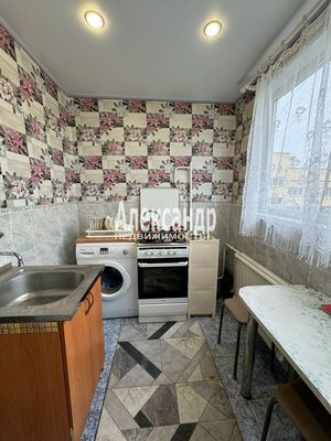 Продам трехкомнатную (3-комн.) квартиру, Испытателей пр-кт, д. 15 корп. 1, Санкт-Петербург г