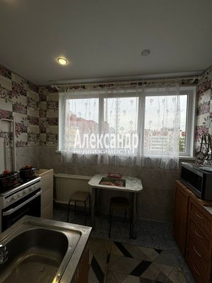 Продам трехкомнатную (3-комн.) квартиру, Испытателей пр-кт, д. 15 корп. 1, Санкт-Петербург г