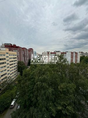 Продам трехкомнатную (3-комн.) квартиру, Испытателей пр-кт, д. 15 корп. 1, Санкт-Петербург г