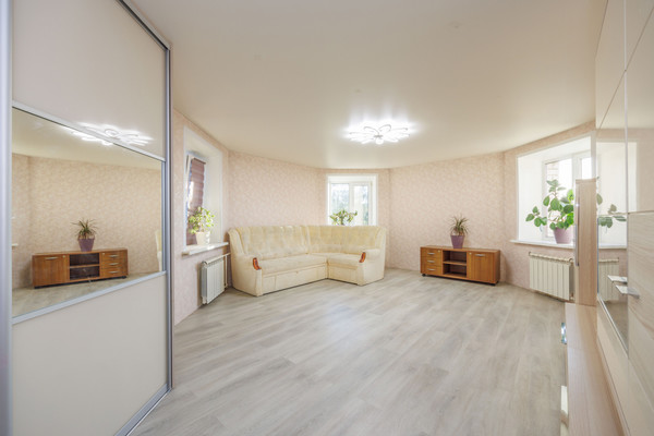 Продам трехкомнатную (3-комн.) квартиру, Медведева ул, 17, Брянск г