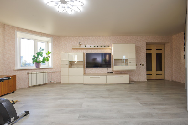 Продам трехкомнатную (3-комн.) квартиру, Медведева ул, 17, Брянск г