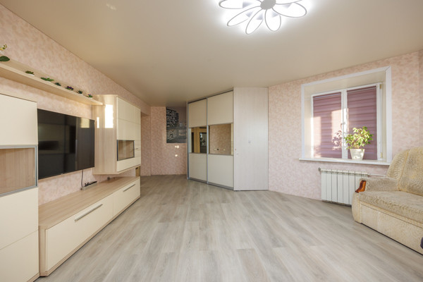 Продам трехкомнатную (3-комн.) квартиру, Медведева ул, 17, Брянск г
