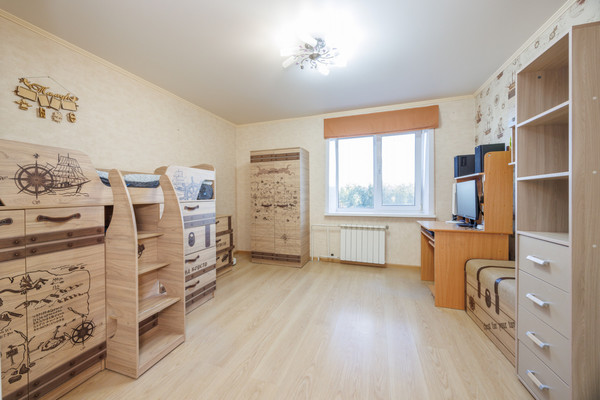 Продам трехкомнатную (3-комн.) квартиру, Медведева ул, 17, Брянск г