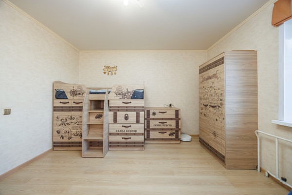Продам трехкомнатную (3-комн.) квартиру, Медведева ул, 17, Брянск г