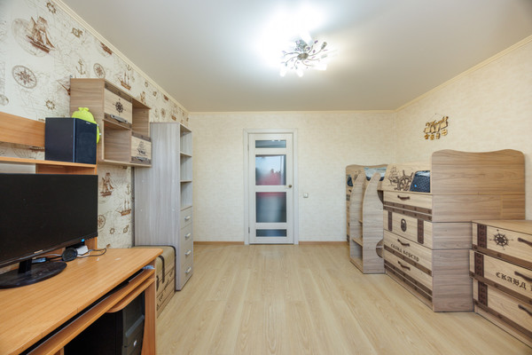 Продам трехкомнатную (3-комн.) квартиру, Медведева ул, 17, Брянск г