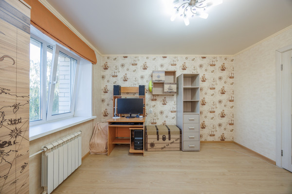 Продам трехкомнатную (3-комн.) квартиру, Медведева ул, 17, Брянск г