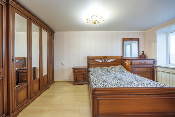 Продам трехкомнатную (3-комн.) квартиру, Медведева ул, 17, Брянск г
