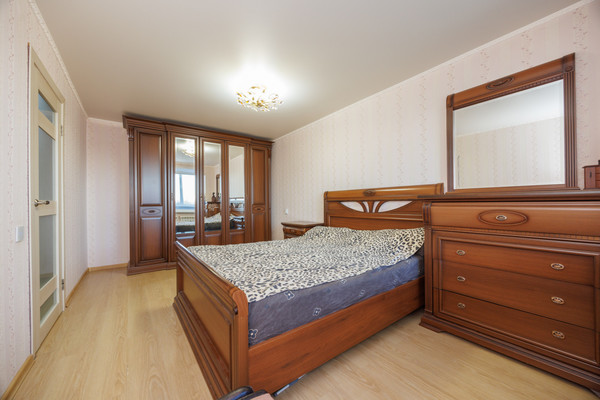 Продам трехкомнатную (3-комн.) квартиру, Медведева ул, 17, Брянск г