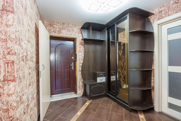 Продам трехкомнатную (3-комн.) квартиру, Медведева ул, 17, Брянск г