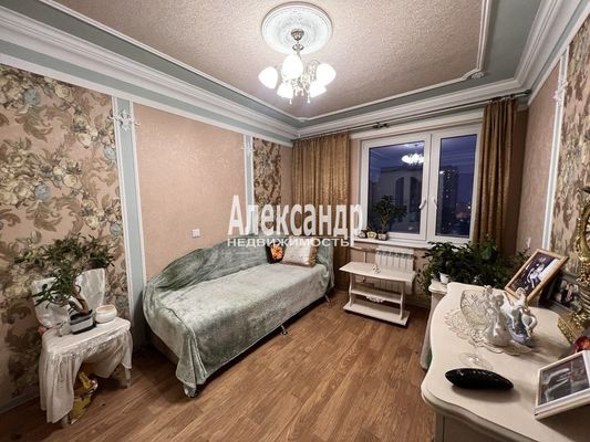 Продам долю в 3-комн. квартире, Маршала Жукова пр-кт, 33к1, Санкт-Петербург г