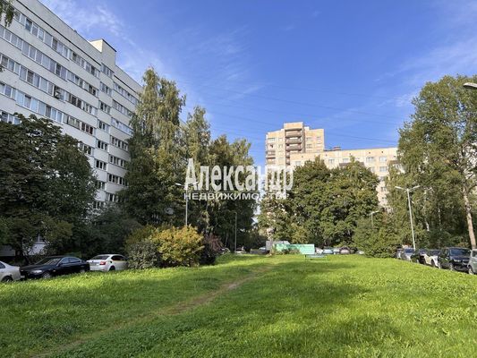 Продам трехкомнатную (3-комн.) квартиру, Культуры пр-кт, 15к1, Санкт-Петербург г