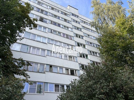 Продам трехкомнатную (3-комн.) квартиру, Культуры пр-кт, 15к1, Санкт-Петербург г