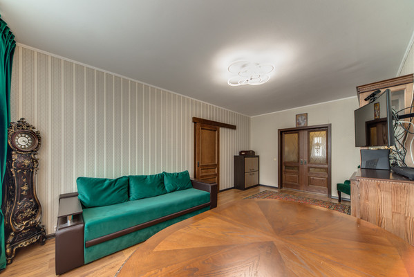 Продам трехкомнатную (3-комн.) квартиру, Мельникова пр-кт, 19, Химки г