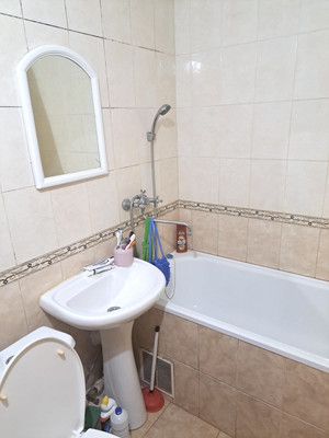 Продам трехкомнатную (3-комн.) квартиру, Кооперативная ул, 4, Апшеронск г
