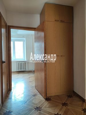 Продам трехкомнатную (3-комн.) квартиру, Кораблестроителей ул, 19к1, Санкт-Петербург г