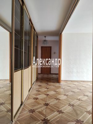 Продам трехкомнатную (3-комн.) квартиру, Кораблестроителей ул, 19к1, Санкт-Петербург г