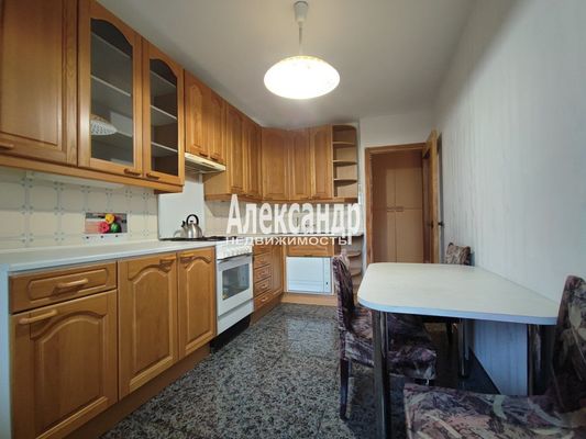 Продам трехкомнатную (3-комн.) квартиру, Кораблестроителей ул, 19к1, Санкт-Петербург г