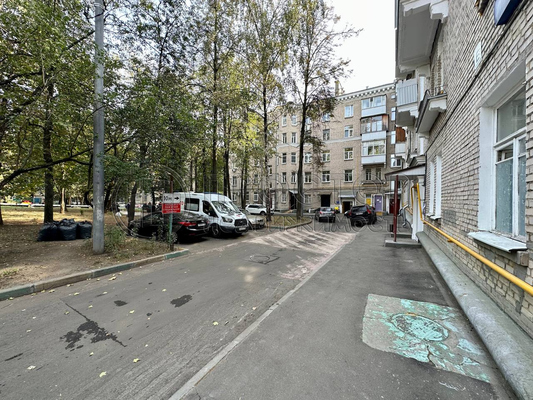 Продам комнату в 3-комн. квартире, Гвардейская ул, 17к2, Москва г